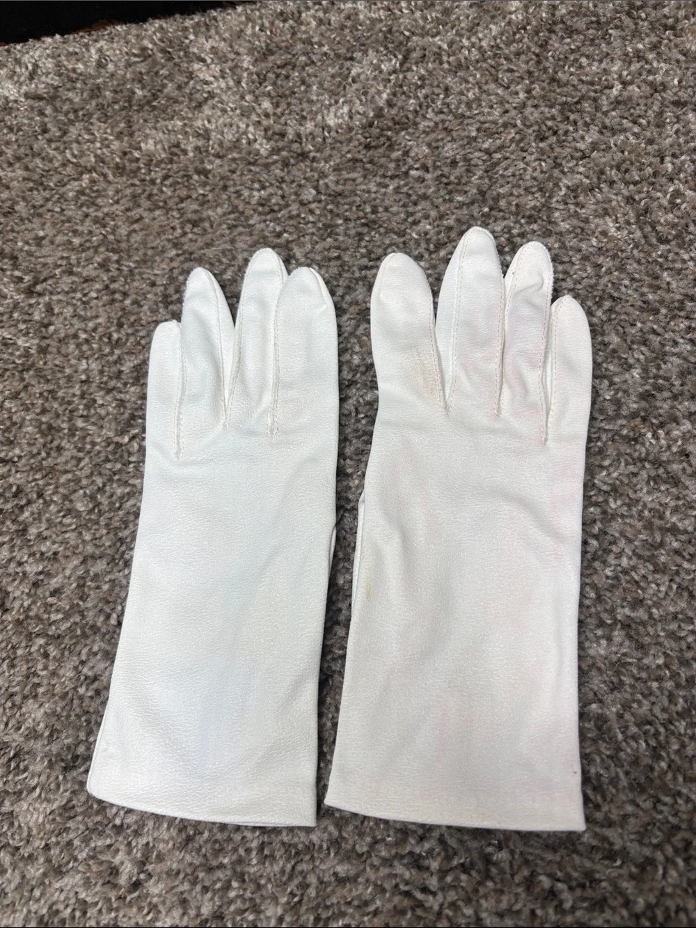 Vintage Crescendo Gloves white Sz 7 bracelet length MCM